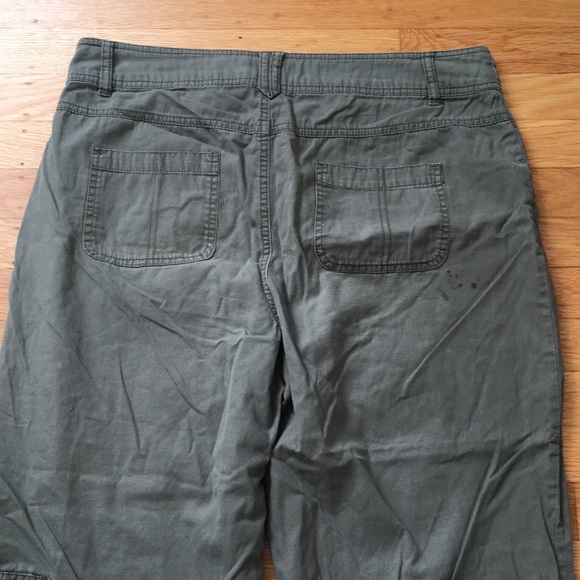 Christopher&Banks Green Capris Pants - Picture 3 of 13